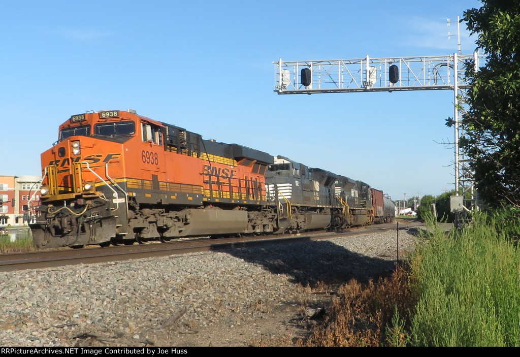 BNSF 6938 East